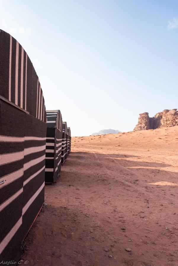 Hôtel Stars Life Camp-Tour à Wadi Rum Extérieur photo
